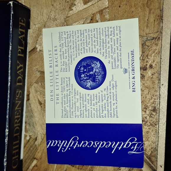 Bing & Grondahl 1996 small plate with children & chickens - Picture 7 of 7